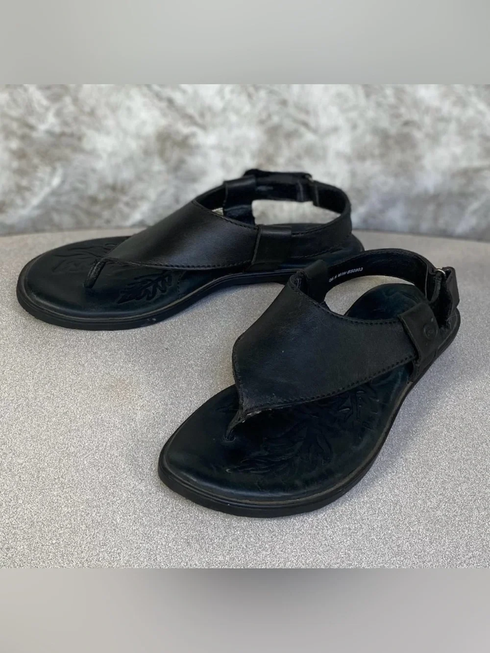 Born Black Leather Thong Style Adjustable Back Strap Sandals Size 6